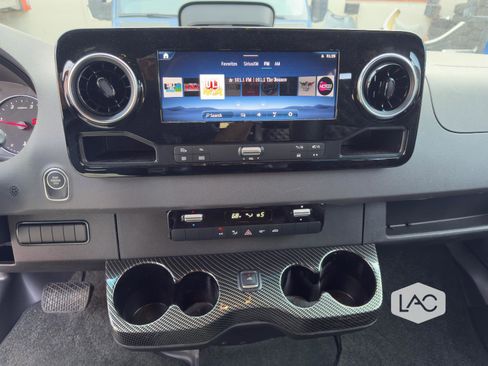 Used 2025 Mercedes-Benz Sprinter 2500 image 30