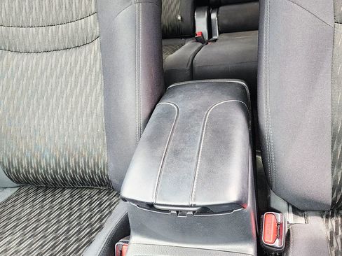 Used 2019 Nissan Rogue SV AWD/4WD image 40