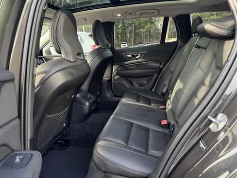 Used 2025 Volvo V60 B5 Cross Country Plus image 19