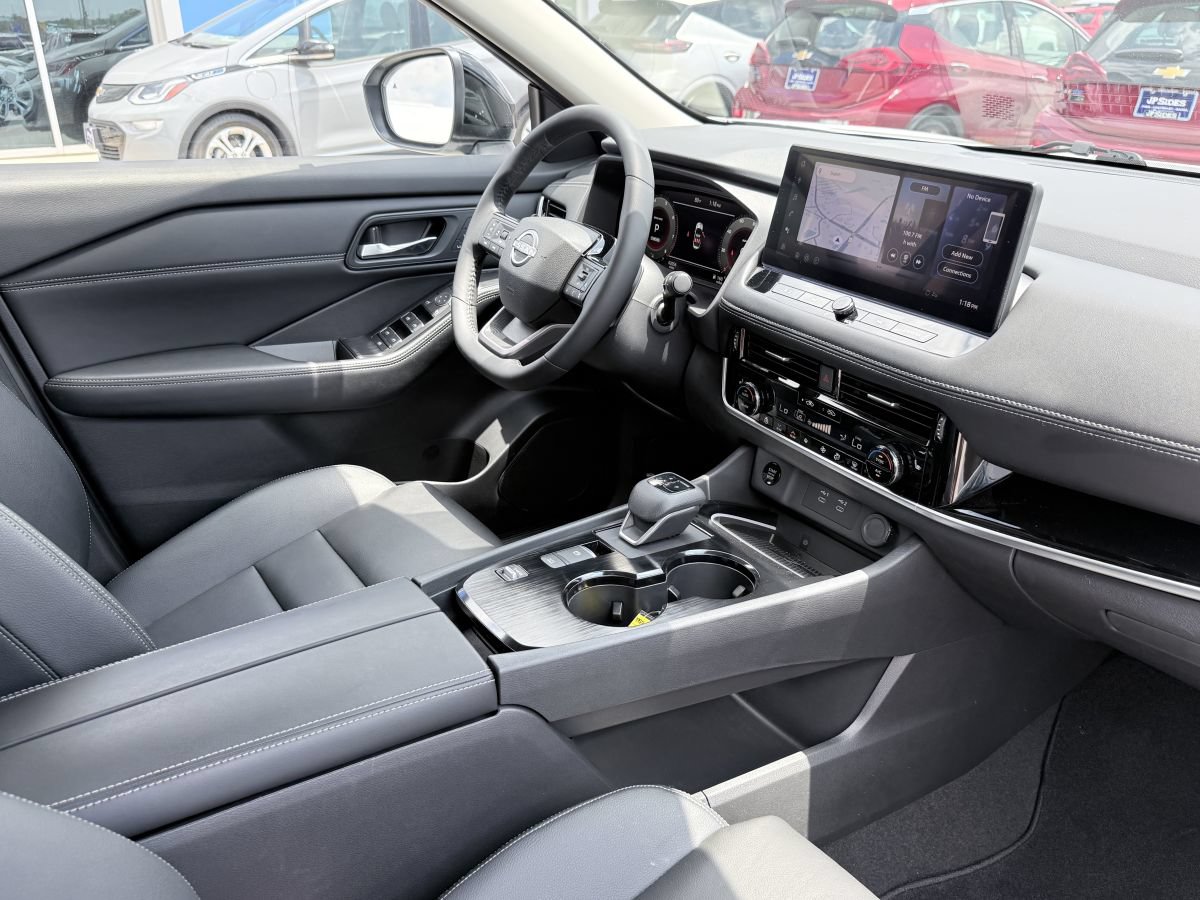 Used 2025 Nissan Rogue SL w/ SL Premium Package FWD image 13