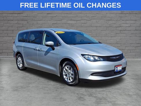 Used 2023 Chrysler Voyager LX FWD image 1