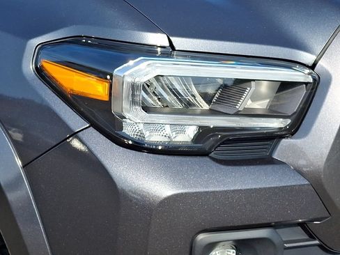 Used 2022 Toyota Tacoma TRD Sport AWD/4WD image 9