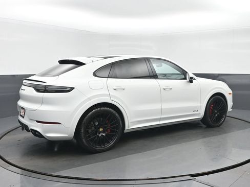 Used 2021 Porsche Cayenne GTS AWD/4WD image 3