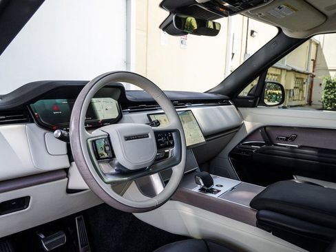 Used 2024 Land Rover Range Rover SE image 15