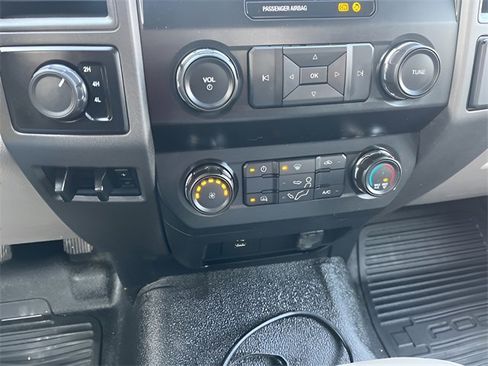 Used 2019 Ford F550 4x4 Regular Cab Super Duty image 14