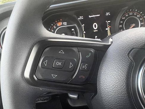 Used 2026 Jeep Wrangler Unlimited Rubicon AWD/4WD image 21