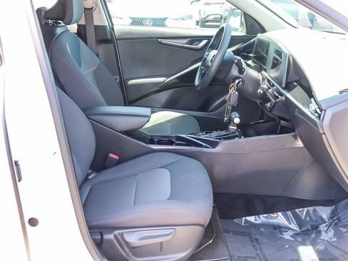 Used 2023 Kia Niro LX FWD image 19