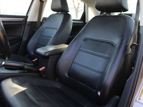 Used 2017 Volkswagen Passat 1.8T R-Line image 17