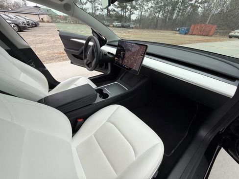 Used 2021 Tesla Model 3 Standard Range Plus image 15