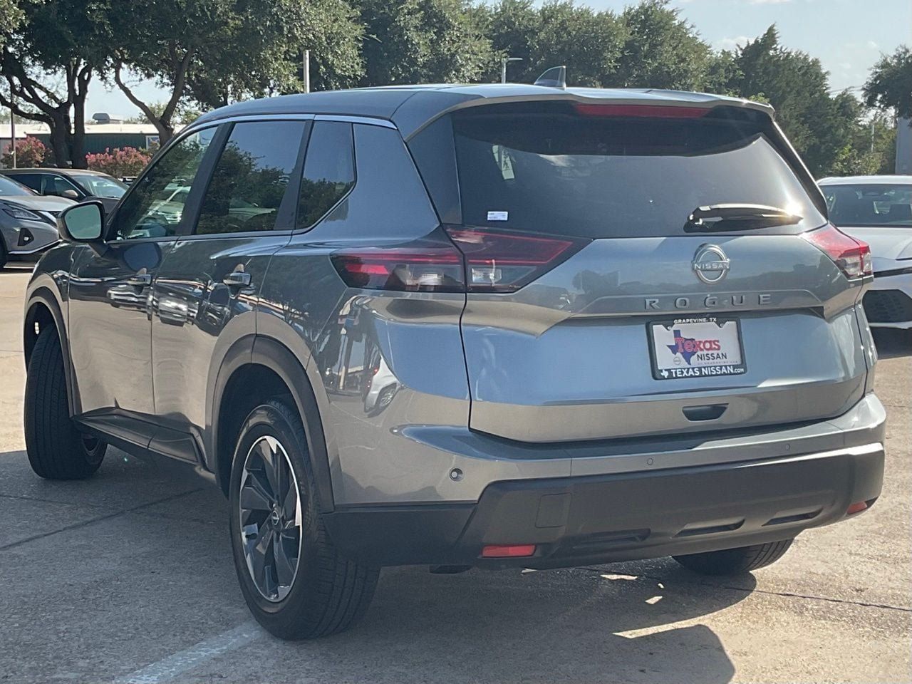 Used 2025 Nissan Rogue SV FWD image 6
