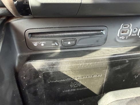 Used 2019 RAM 1500 Laramie AWD/4WD image 32