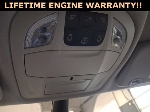 Used 2024 Chrysler Pacifica Touring-L image 16