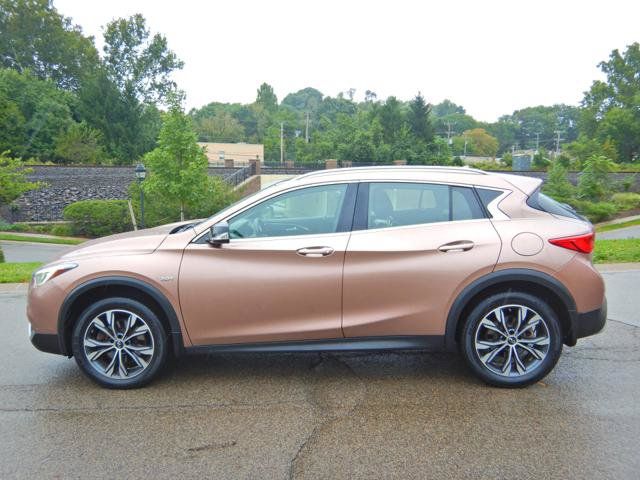 Used 2018 INFINITI QX30 Premium w/ Navigation Package AWD/4WD image 11
