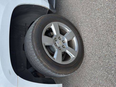 Used 2019 Chevrolet Suburban LT RWD image 18