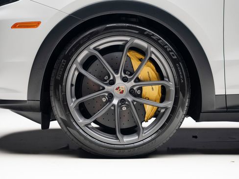 Used 2024 Porsche Cayenne Turbo GT image 19