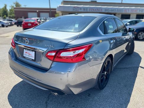 Used 2016 Nissan Altima 3.5 SL image 3
