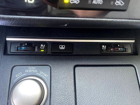 Used 2013 Lexus ES 300h image 29