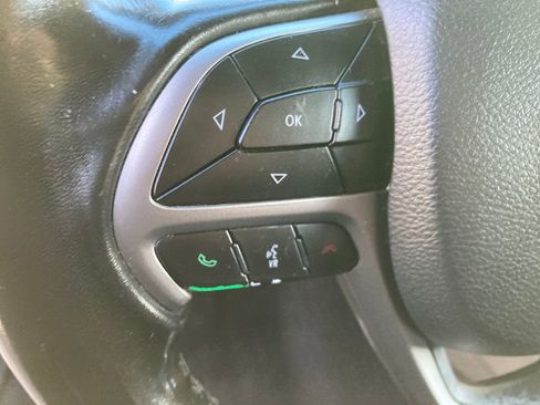 Used 2020 Jeep Grand Cherokee Laredo image 36