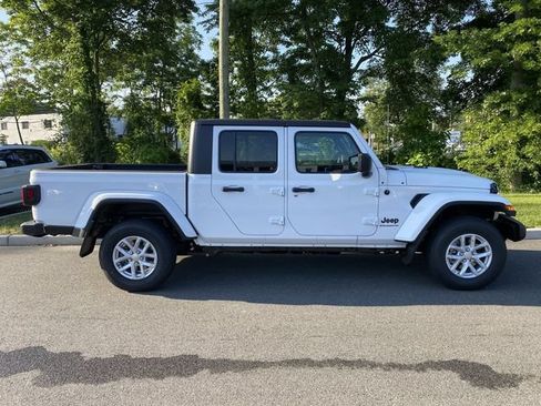 Used 2023 Jeep Gladiator Sport AWD/4WD image 8