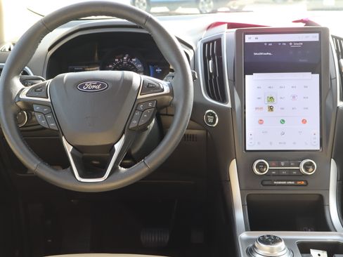 Used 2024 Ford Edge SEL w/ Convenience Package AWD/4WD image 13