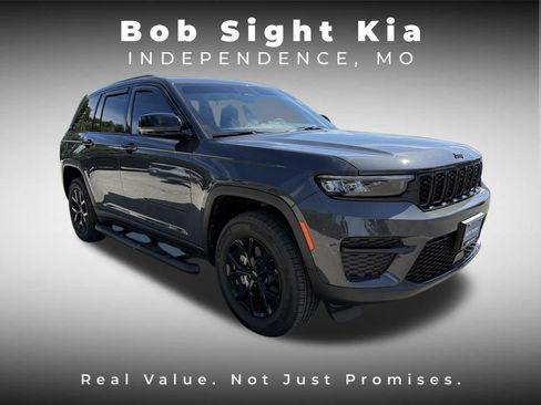 Used 2025 Jeep Grand Cherokee Altitude AWD/4WD image 20