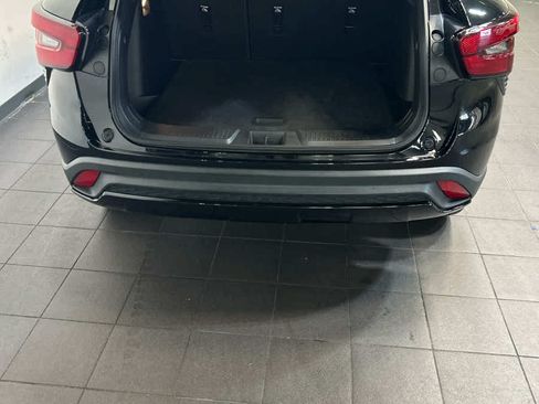 Used 2024 Chevrolet Trax RS w/ Sunroof Package FWD image 11
