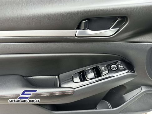 Used 2025 Nissan Altima 2.5 SR image 17