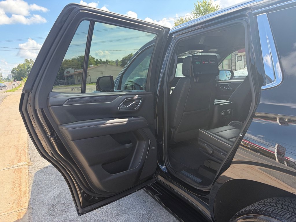Used 2024 GMC Yukon SLT w/ SLT Luxury Package AWD/4WD image 25