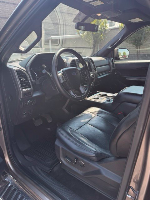 Used 2018 Ford Expedition XLT w/ Equipment Group 202A AWD/4WD image 13