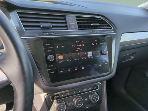 Used 2018 Volkswagen Tiguan SEL FWD image 13