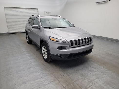 Used 2016 Jeep Cherokee Latitude w/ Cold Weather Group image 13