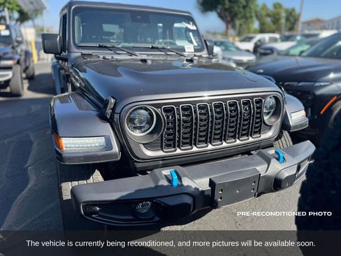 Used 2024 Jeep Wrangler Unlimited w/ Convenience Group AWD/4WD image 9