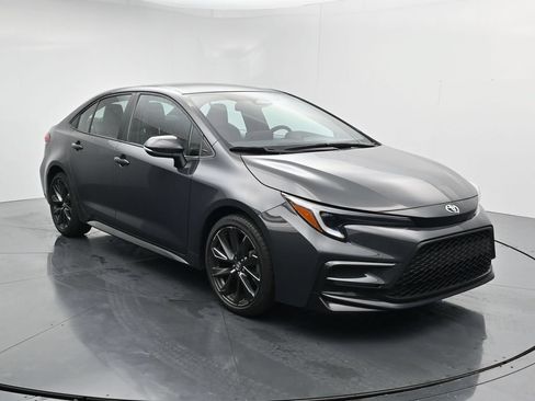 Used 2025 Toyota Corolla SE FWD image 2