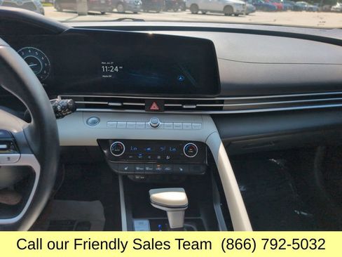Used 2024 Hyundai Elantra Limited FWD image 18