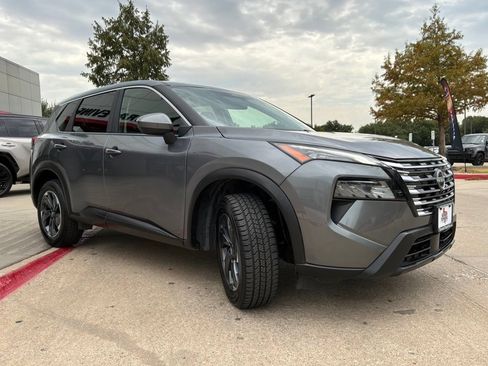 Used 2025 Nissan Rogue SV FWD image 4