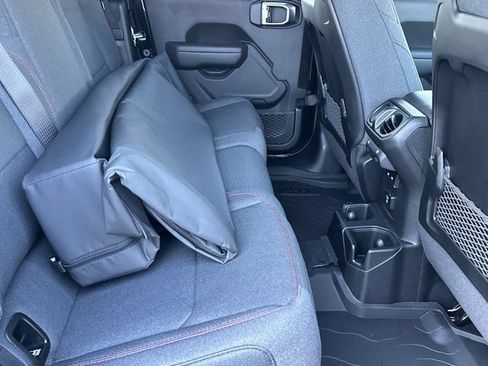 New 2026 Jeep Gladiator Rubicon w/ Technology Group AWD/4WD image 15