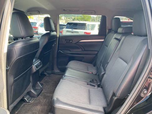 Used 2016 Toyota Highlander Plus AWD/4WD image 21