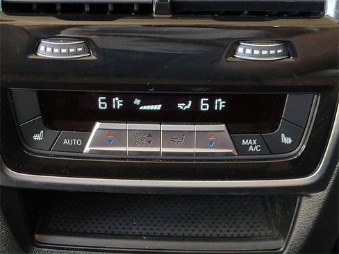 Used 2024 BMW X7 xDrive40i w/ Premium Package image 37