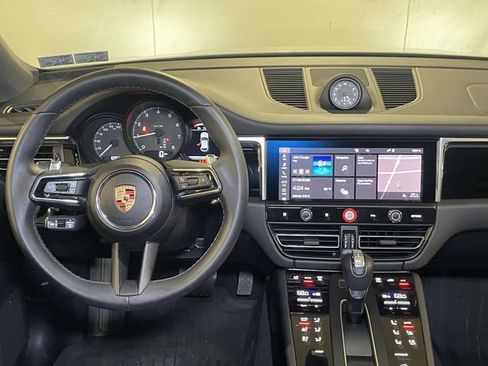 Certified 2026 Porsche Macan AWD/4WD image 27