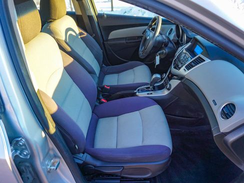 Used 2014 Chevrolet Cruze LS image 21