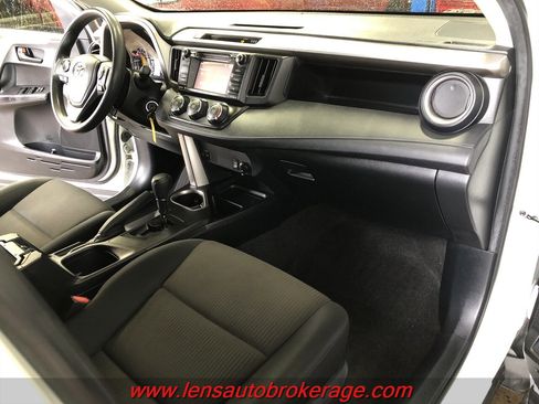 Used 2018 Toyota RAV4 LE image 18