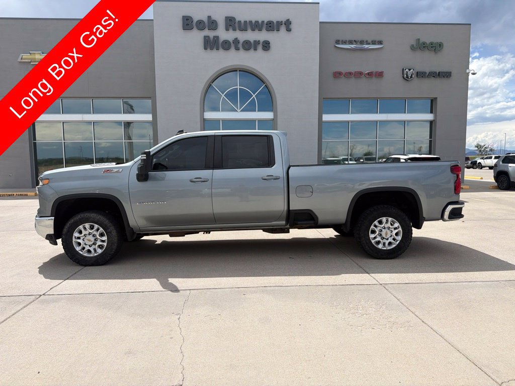Used 2024 Chevrolet Silverado 2500 LT AWD/4WD image 2