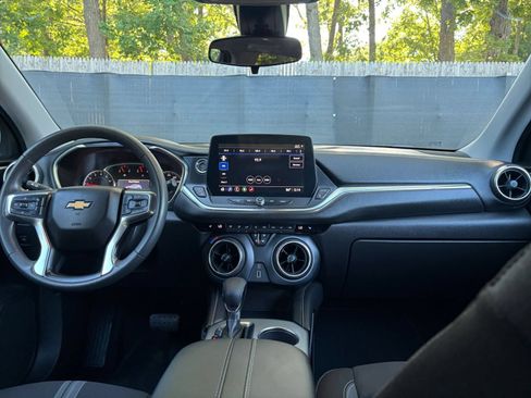 Used 2025 Chevrolet Blazer LT FWD image 34