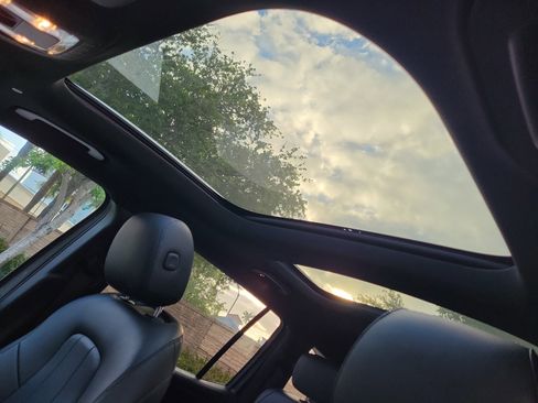 Used 2020 Mercedes-Benz GLB 250 w/ Premium Package image 22