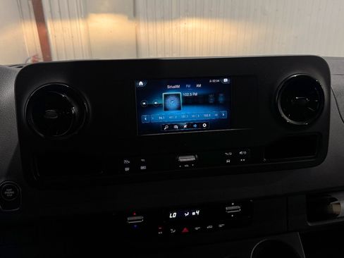Used 2022 Mercedes-Benz Sprinter 2500 image 16
