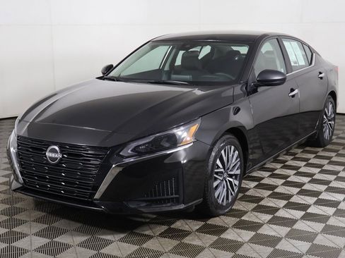 Used 2025 Nissan Altima 2.5 SV image 5