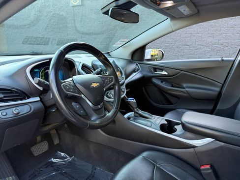 Used 2017 Chevrolet Volt LT w/ Comfort Package image 15