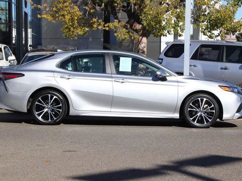 Certified 2019 Toyota Camry SE FWD image 5