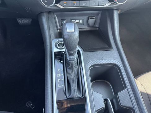 Used 2025 Nissan Sentra SV image 39