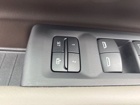 Used 2021 GMC Yukon SLT w/ SLT Luxury Plus Package image 32